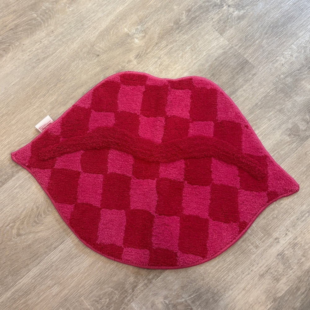 Red & Pink Lip-Shaped Rug